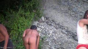 Une plage de nudistes sous la caméra dun voyeur #06