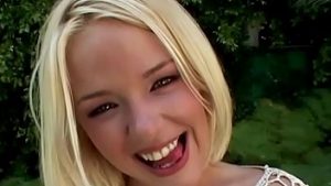 Une bonne douleur anale pour cette jeune blonde – Vidéo porno – #01