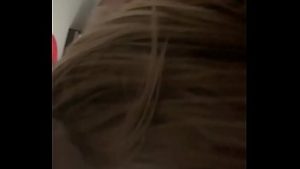 Une blonde polonaise de Poznan réalise une vidéo porno amateur