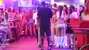 Une prostituée thailandaise chaude pour une bonne séance anale
