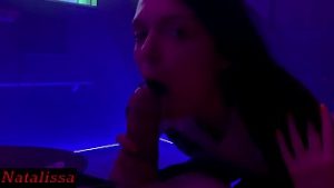 La petite cochonne russe Jessica Lincoln se fait baiser et pisser dans la bouche – Vidéo porno hd
