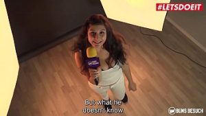 Cette magnifique arabe cochonne remue son cul à la webcam – Vidéo porno hd