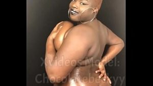 Une africaine à la webcam avec les seins qui tombent – Vidéo porno hd