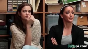 Ces travestis font un duo de branlette devant la webcam – Vidéo porno