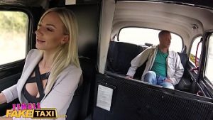 Faux taxi – Blonde baisée deux fois dans la même journée