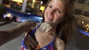 Une petite mexicaine avec des jolis seins à la webcam