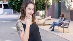 Lesbiennes stars du porno espagnol font un show sur scène