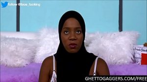 Une arabe savonne son gros cul dans la douche – Vidéo porno