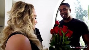 La douce Cali Carter suce et baise une longue bite – Vidéo porno hd