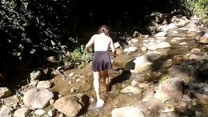 Cette petite brune pisse dans son short en jean – Vidéo porno hd 1080p – #02