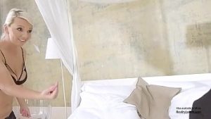 La japonaise à gros seins Yuna Hoshizaki chevauche une bite après une branlette espagnole – Vidéo porno hd