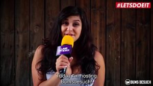 La lesbienne mature israélienne Nicole Moore avec sa copine cochonne Desire Moore – Vidéo porno – #01